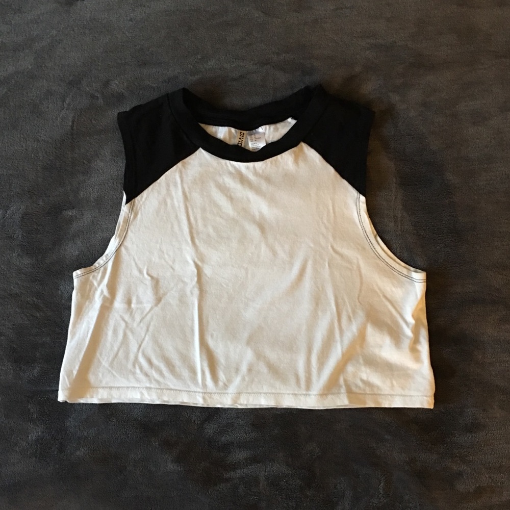 LIKE NEW H&M black and white crop top